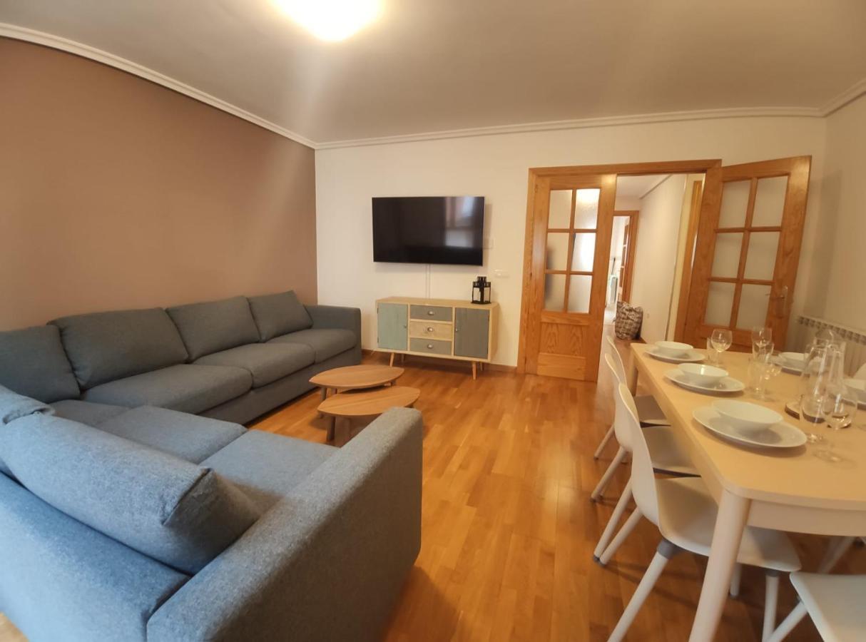 Apartamento Miral21 Jaca Bagian luar foto